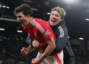 英雄联盟总决赛时间-曼联主场逆转成功，球迷欢庆