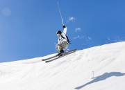 英雄联盟总决赛-赛道烽烟与绿茵数据，当F1年度争冠之夜遇见哈兰德的全面爆炸