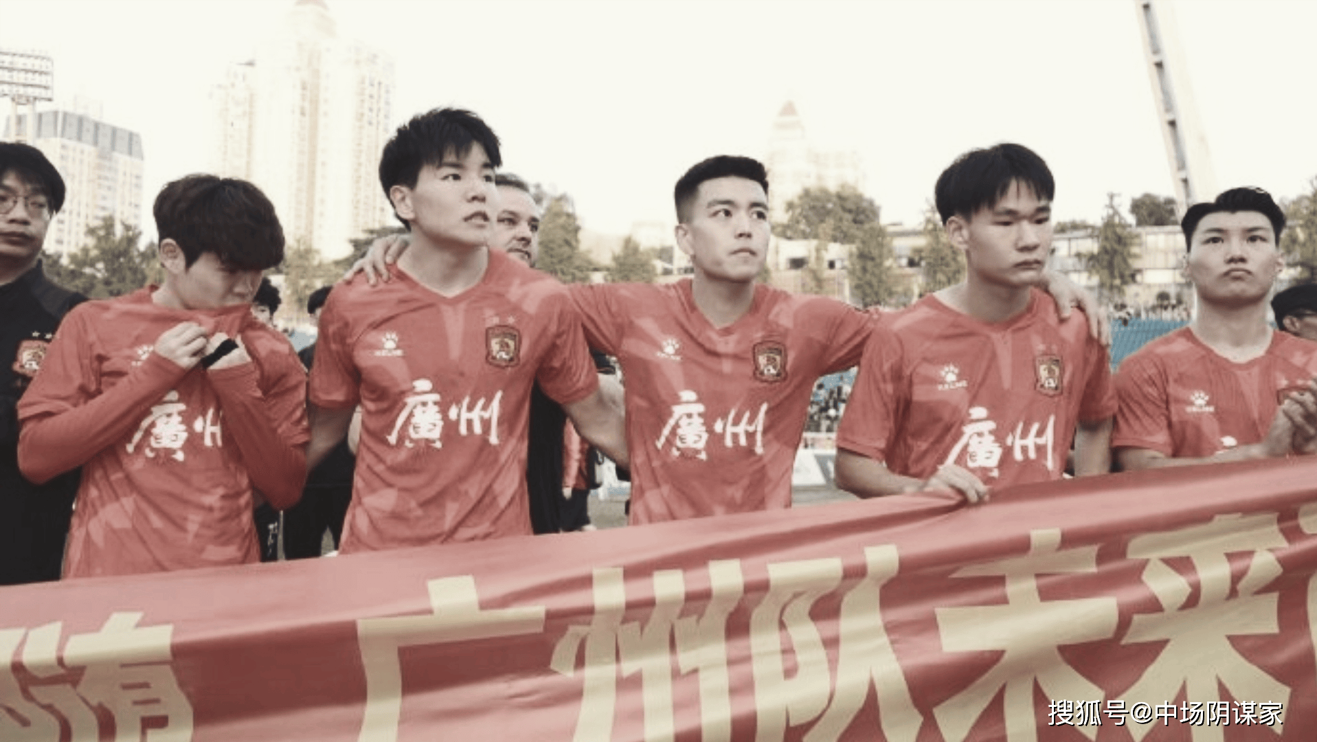 广州恒大客场击败重庆斯威,稳固领先地位的简单介绍 广州恒大客场击败重庆斯威,稳固领先地位的简单介绍