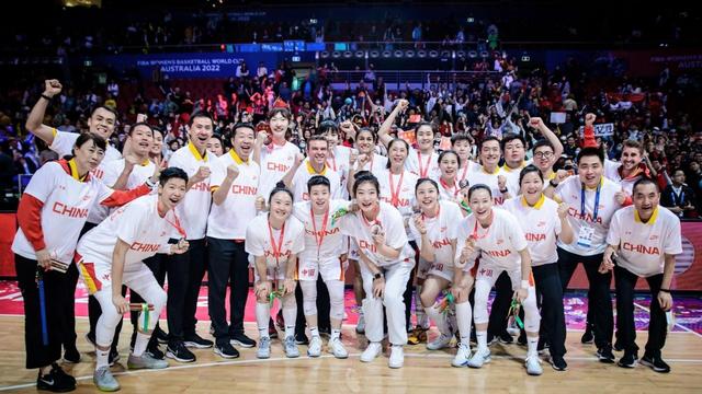 重庆队员表现出色，球队士气高昂的简单介绍