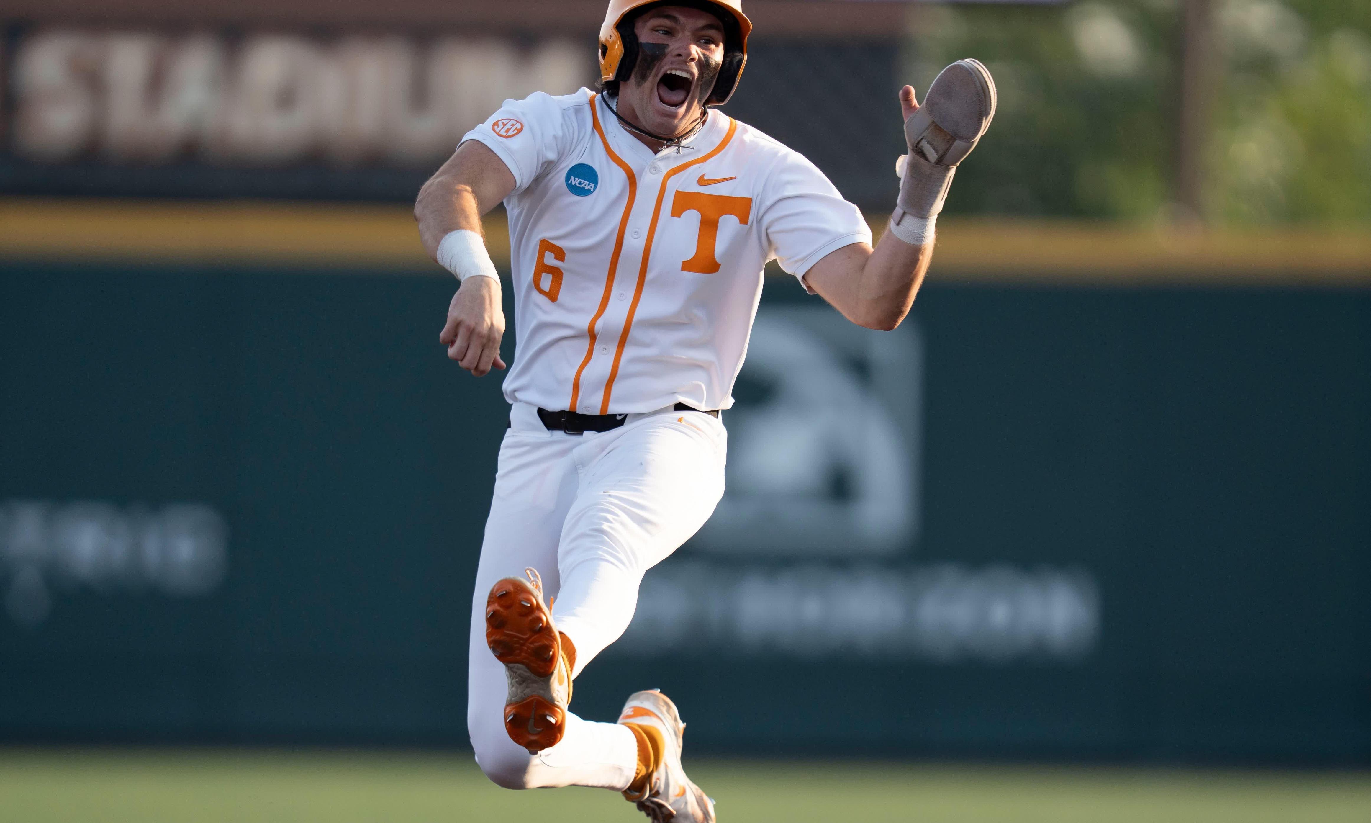 包含美洲篮球职业联赛举行选秀大会，热门球员层出不穷的词条