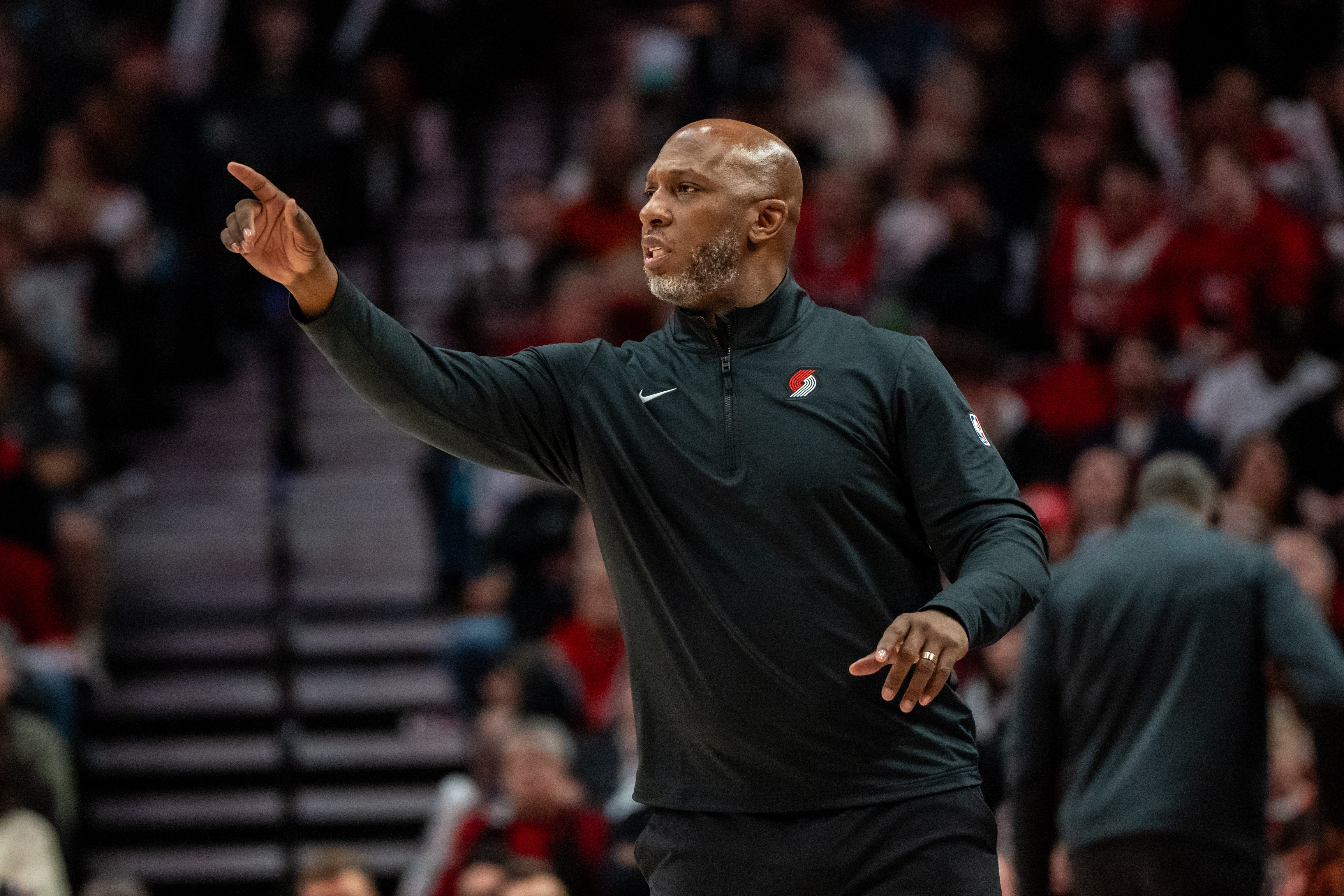 关于开拓者主场告捷，全队努力取得关键胜利的信息