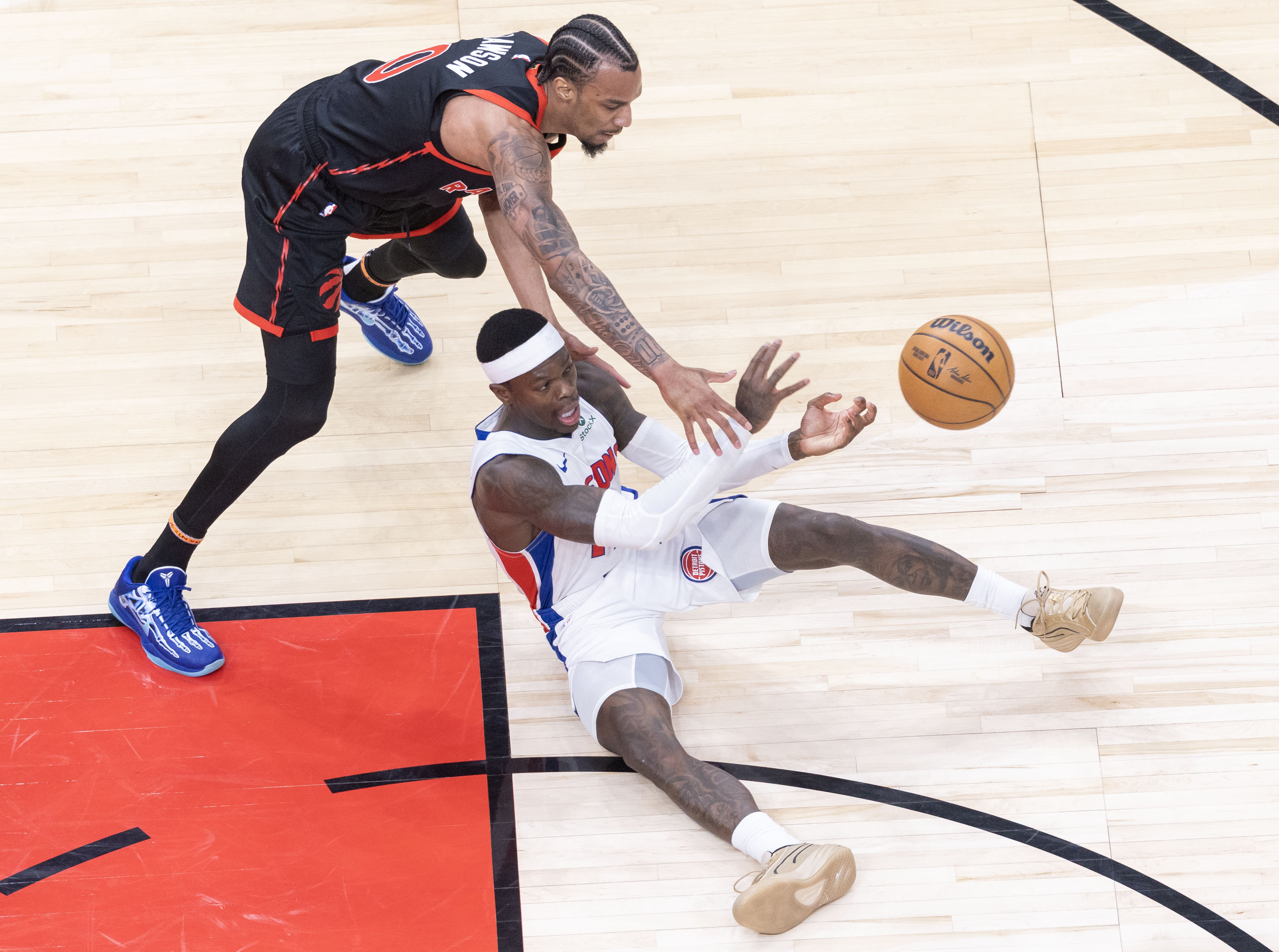 独特比赛战术出神入化，篮球赛事中带来惊喜