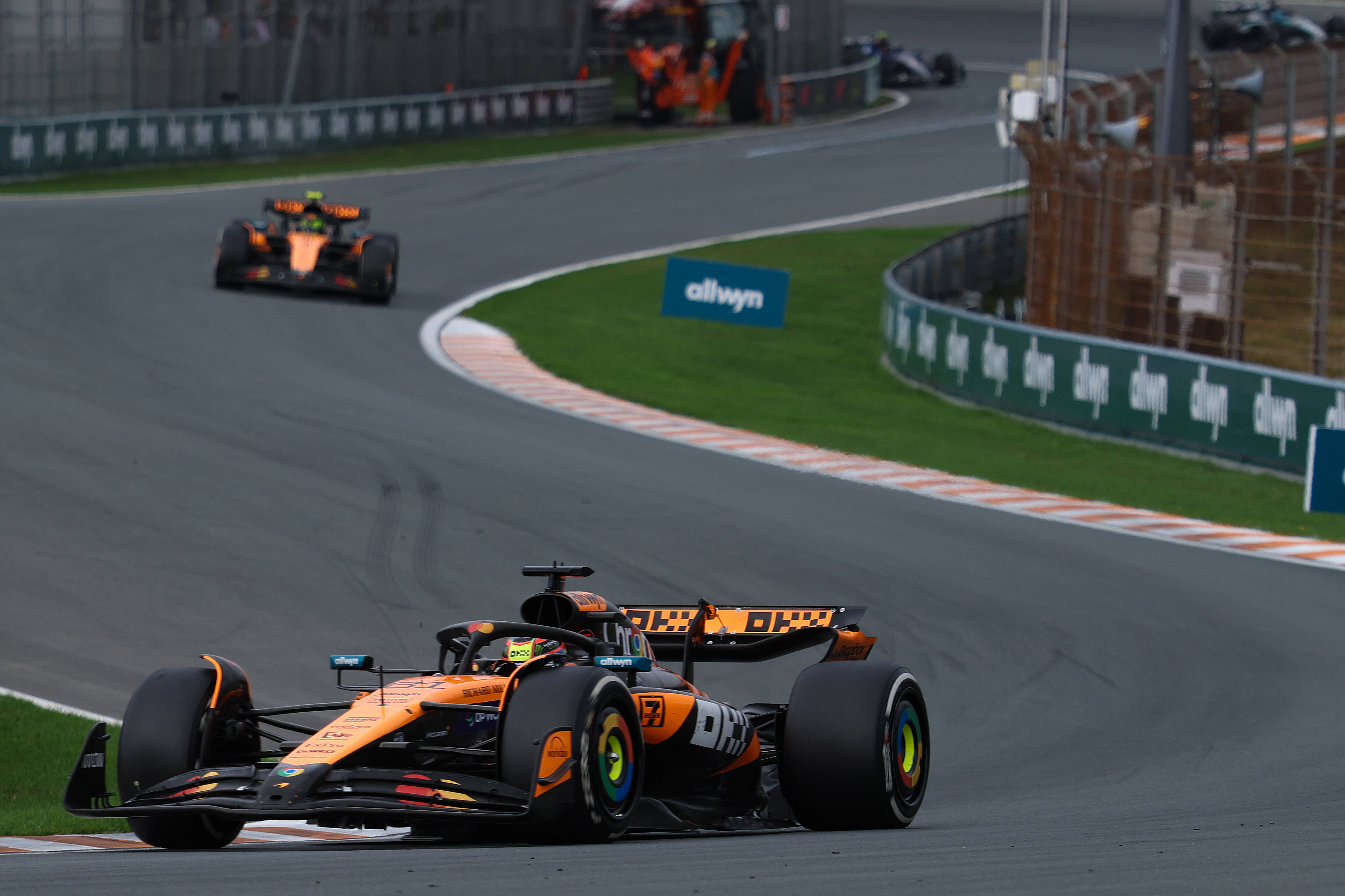 迈凯伦力克雷诺车队,皮亚斯特里带队取胜的简单介绍 迈凯伦力克雷诺车队,皮亚斯特里带队取胜的简单介绍