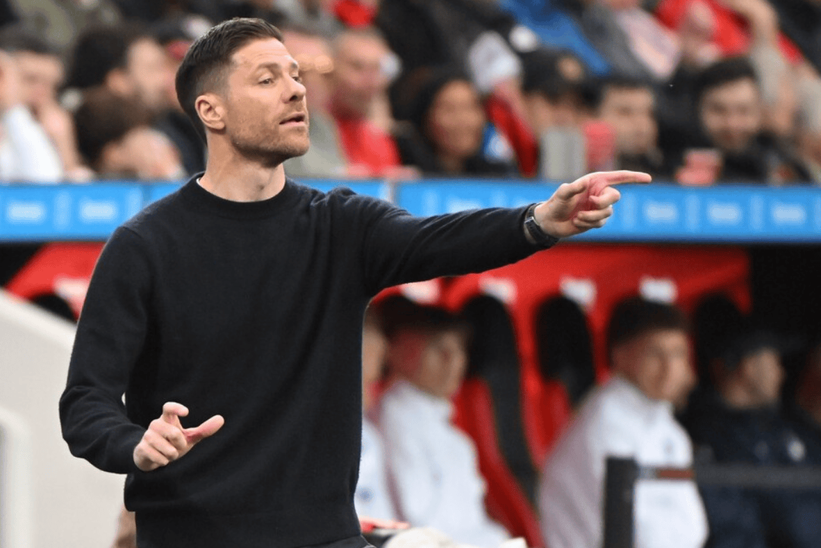 包含阿斯顿马丁逆转红牛二队，阿隆索点燃赛场的词条