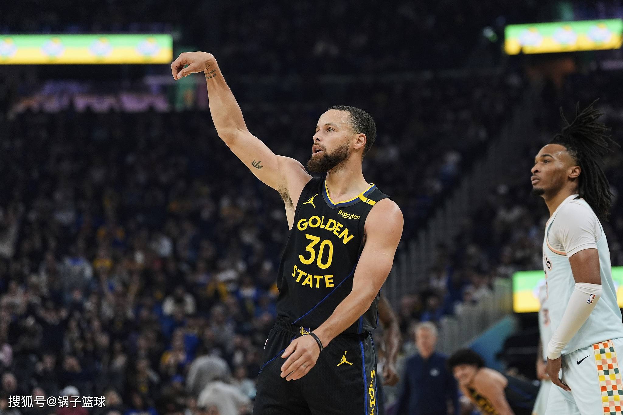 关于马刺碾压江苏队，库里惊艳四座的信息