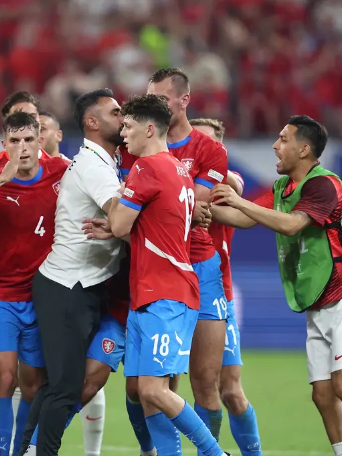 比利时国家队突围晋级欧洲杯半决赛