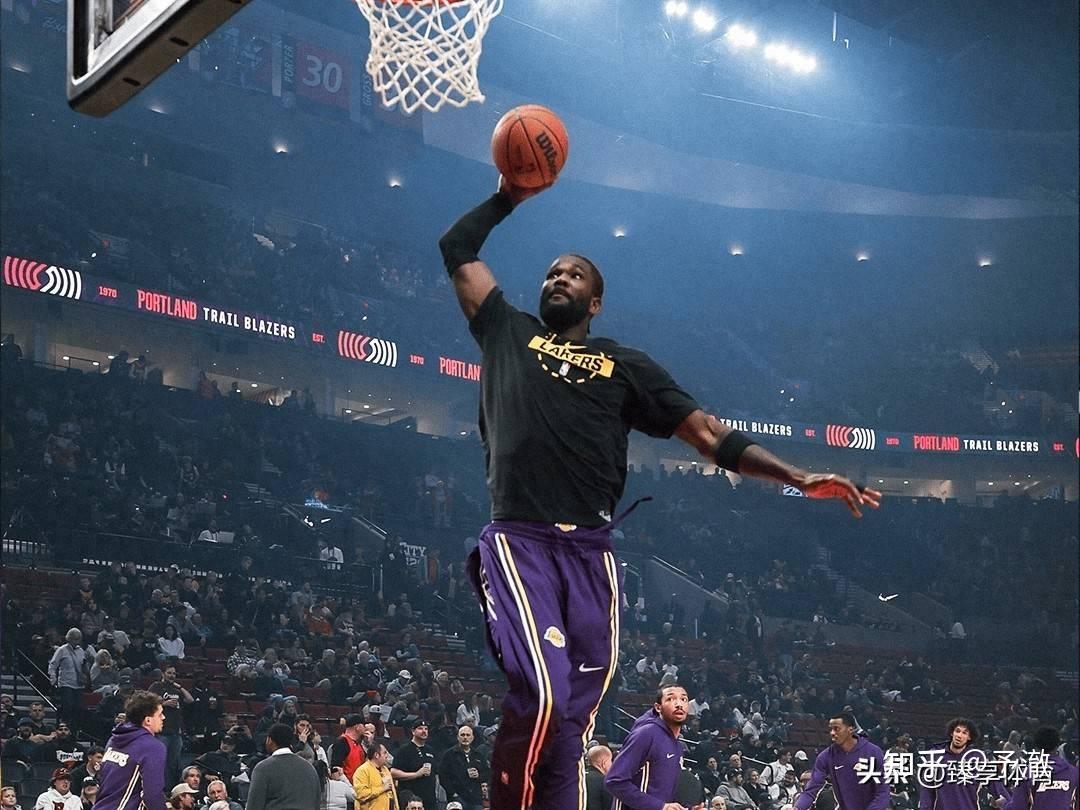 湖人逆转天津队，哈登点燃赛场